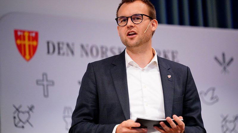 Etter møte med barne- og familieminister Kjell Ingolf Ropstad og helsedirektør Bjørn Guldvog blir det nedsatt en arbeidsgruppe som skal jobbe med presise regler og anbefalinger for tros- og livssynssektoren. Foto: Ole Martin Wold.