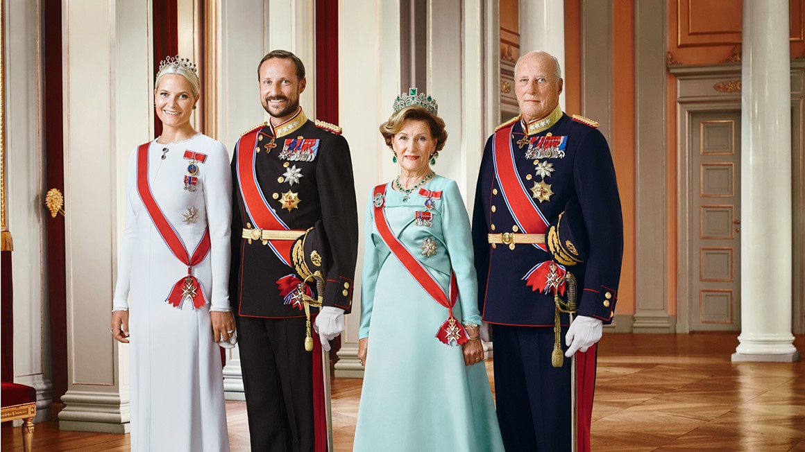 Deres Majesteter Kongen og Dronningen, Deres Kongelige Høyheter Kronprinsen og Kronprinsessen. På festgudstjenesten 11. oktober deltar kongeparet og kronprinsen. Foto: Jørgen Gomnæs/Det kongelige hoff.