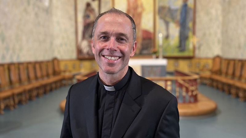 Den nye biskopen på plass i sitt hovedsete, Hamar domkirke. (Foto: Kirkerådet)