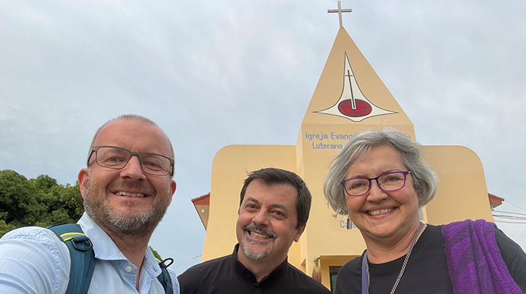 Einar Tjelle, Mauro Batista Souza, visepresident i IECLB og biskop Susan Johnsen, Den lutherske kirken i Canada. (Foto: Einar Tjelle)