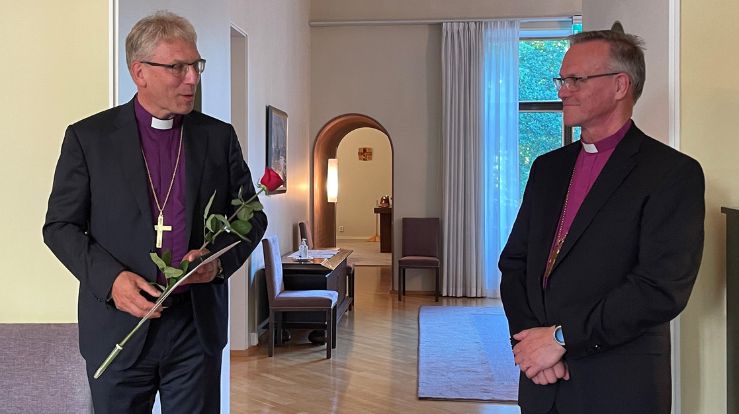 Olav Fykse Tveit sammen med erkebiskop Tapio Louma i Den evangelisk-lutherske kirken i Finland