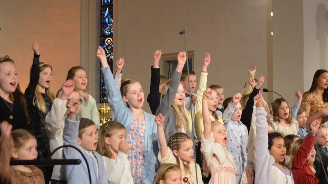 Salhus kirke i Bergen er årets påskekirke i NRK TV og radio. Foto: Facebooksiden 'Salhus kirke - Salhus menighet'