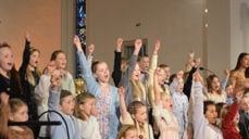 Salhus kirke i Bergen er årets påskekirke i NRK TV og radio. Foto: Facebooksiden 'Salhus kirke - Salhus menighet'
