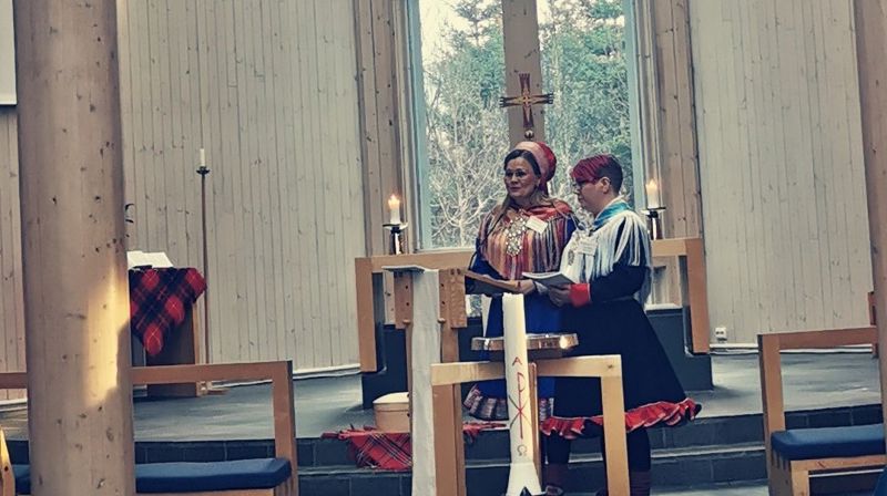 Leder i Samisk kirkeråd Sara Ellen Anne Eira og tolk Anne Marit Eira Anti. Foto Samisk kirkeråd / Den norske kirke. 