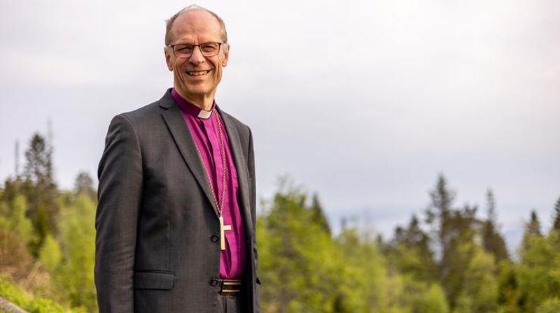 Biskop Olav Øygard gleder seg til å gå med bøsse på søndag. (Foto: Kirkerådet)