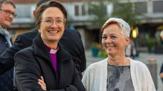 Den nye presidenten sammen med Bente Kvilhaugsvik fra Holistisk forbund (Foto: Gjermund Øystese)