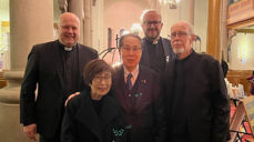 Fra fredsgudstjenesten 9. desember i Grønland kirke, fra venstre Erhard Hermansen, Norges Kristne Råd, Hibakushaene Masao Tomonago og Keiko Ogura, Einar Tjelle, Kirkerådet og Notto Thelle, professor på TF ved UiO. (Foto: Kirkerådet)