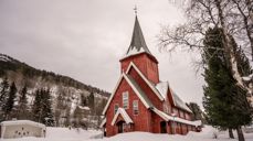 Hol kyrkje, Hagafoss i Buskerud, fra 1924, er blant kirkene som får støtte i første runde av tilskudd fra kirkebevaringsfondet. Foto: Joakim Birkeland/Den norske kirke