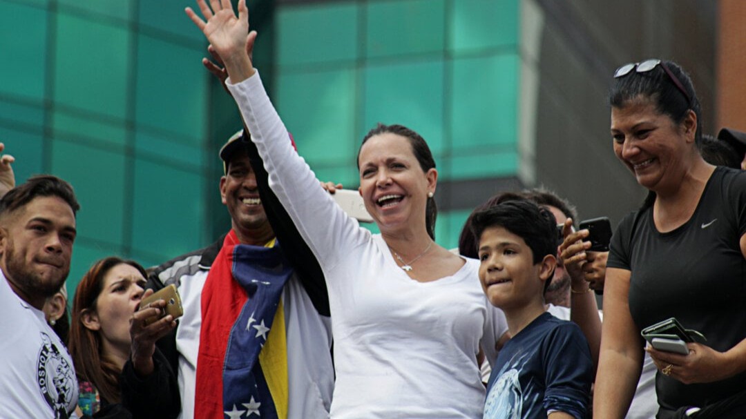 Caracas march 2. februar 2019 — María Corina Machado. Photo: Alexcocopro, CC BY-SA 4.0 , via Wikimedia Commons (hentet fra nobelprize.org).
