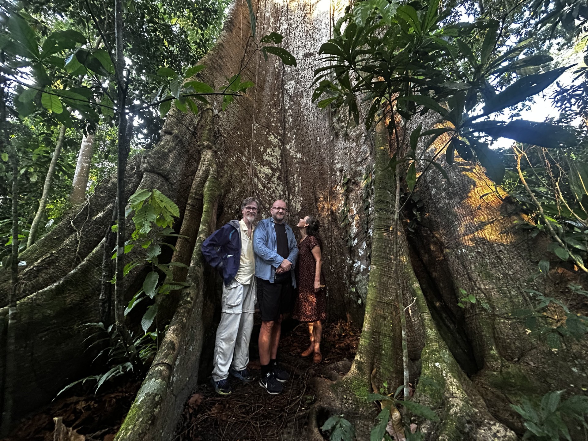 Religionsdialog i regnskogen, Gunaketu Kjønstad, buddhist, Einar Tjelle, kristen og Zhira Beck, jøde. (Foto: Privat)