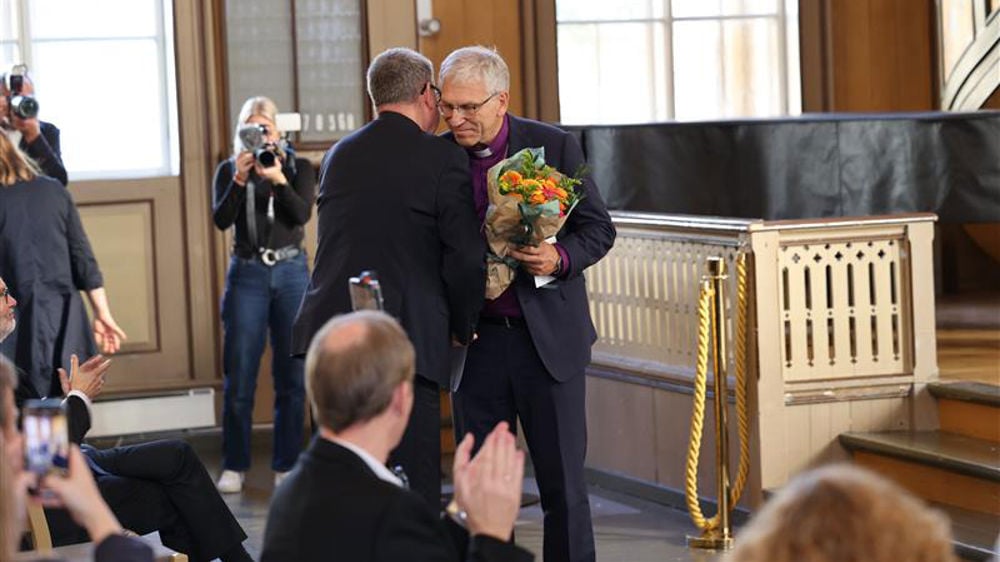 Blomstergratulasjon fra preses til ny kollega i Bispemøtet