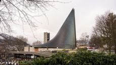 På to gudstjenester var 487 personer innom Slettebakken kirke på julaften. Det er 14 % flere enn året før. (Foto: Joakim Birkeland / Den norske kirke)