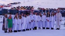 Bilde av vårens konfirmanter på Svalbard, som ble konfirmert på palmesøndag.