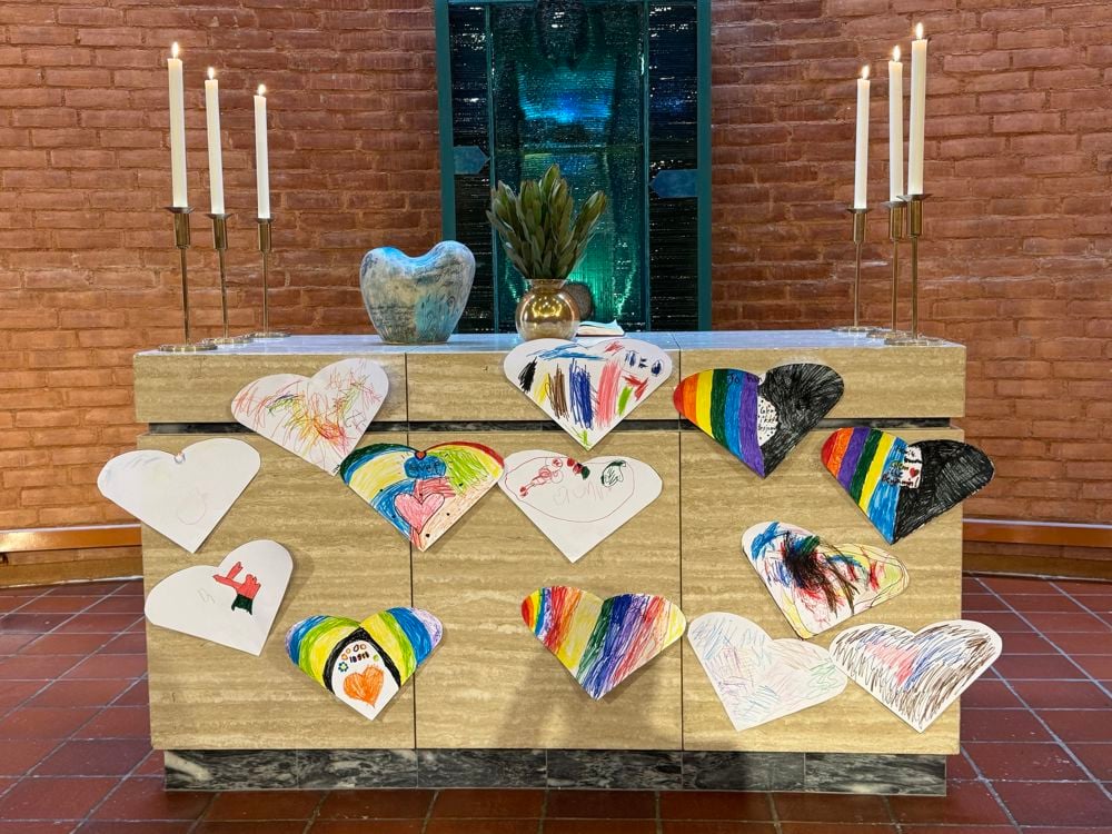 Preikestolen var dekorert i samband med markeringa.