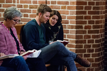 Salmeboka minutt for minutt på NRK