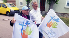 LVF-lederne Munib Younan og Martin Junge ledet an i pilegrimsmarsjen som innledet rådsmøtet i Wittenberg.