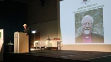 Oslo biskop Ole Christian Kvarme mottok 14. augustkomiteen sin Brobyggerpris 2017 den 10. august. Foto: Magnar Helgheim