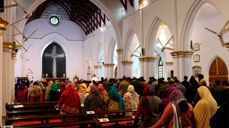 Kristne i Peshawar i Pakistan samlet til gudstjeneste i januar 2017 i forbindelse med besøk fra Den norske kirke. Her lever kristne i en hverdag preget av vold og diskriminering. (Foto: Kirkens nødhjelp)