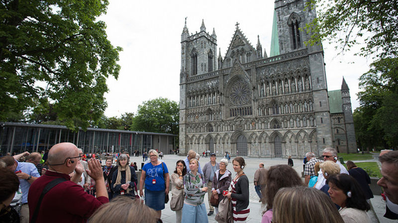 Plassen foran Nidarosdomen er populær året rundt, men særlig under Olavsfestdagene. (Foto: Olavsfestdagene)