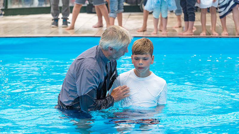 Ble døpt på menighetstur