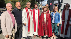 Aktører under feiringen av KV; fra venstre Ivan Chetwynd, Ole Jørgen Andersen, Olav Fykse Tveit, Knut Refsdal, Kari Veiteberg, Arne Jor (delvis skjult), Ragnhild Toyomaso og Terje Nilsen. (Foto Kirkenes Verdensråd)