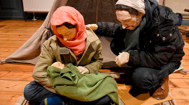 Realistisk julekrybbe kan lett provosere. Og det er kanskje bra. (Foto: Magne Vik Bjørkøy/Nidaros bispedømmekontor)