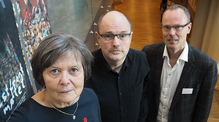 Biskop Helga Haugland Byfuglien, avdelingsdirektør Øystein Dahle i KA og avdelingsdirektør Ole Inge Bekkelund i Kirkerådet beklager at den nye personvernlovgivningen fører til at barn heretter vil bli døpt «anonymt». (Foto: KA)