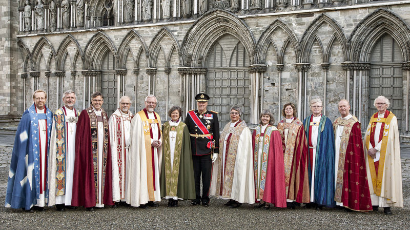 Søndag 2. oktober 2011 ble biskop Helga Haugland Byfuglien innsatt i det nye embetet som Bispemøtets preses. Innsettelsen fant sted i Nidarosdomen og H.M. Kongen var til stede sammen med representanter for Regjering og Stortinget, og kirkelige gjester fra innland og utland. Foto: Fotograf Lange