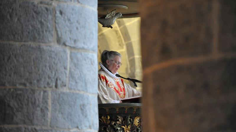 Tidligere sokneprest, Sylvi Johanne Baardseth Panjwani, holder preken i Gamle Aker kirke. Foto: Petter Kirkemo