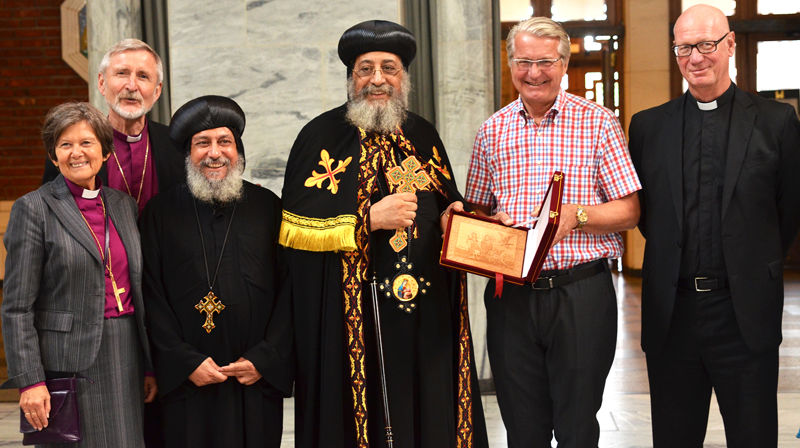Hans Hellighet Pave Tawadros II, biskop av Alexandria og overhode for den koptisk-ortodokse kirke, besøkte Norge i juni 2014. Ordfører Stang tok i mot følget under besøket på Rådhuset. Foto: Bispemøtet