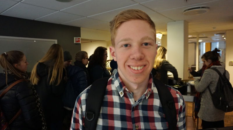 Eirik Førland Bjørnå på minibesøk i Kirkens hus. (Foto: Kirkerådet)