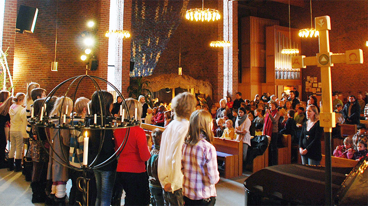 Skolegudstjeneste i Åssiden ved Drammen julen 2010. Elever fra Åssiden skole. (Foto: Tom Fraczak)