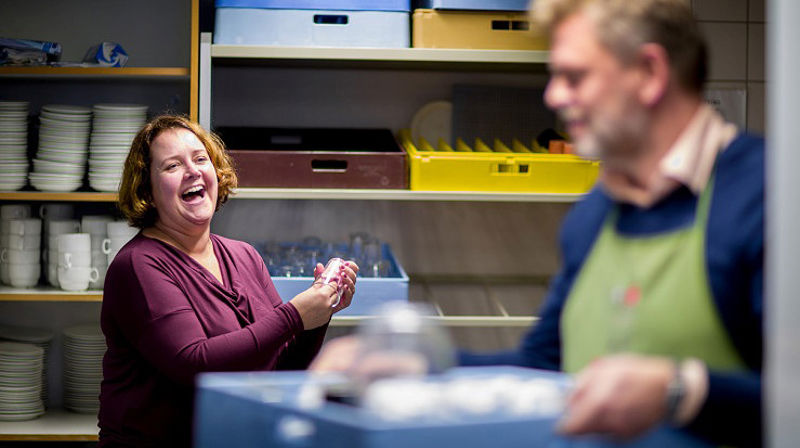 Frivillig tjeneste ved kirkekaffen gir glede til mange, her i Sofienberg kirke. (Foto: Bo Mathisen)