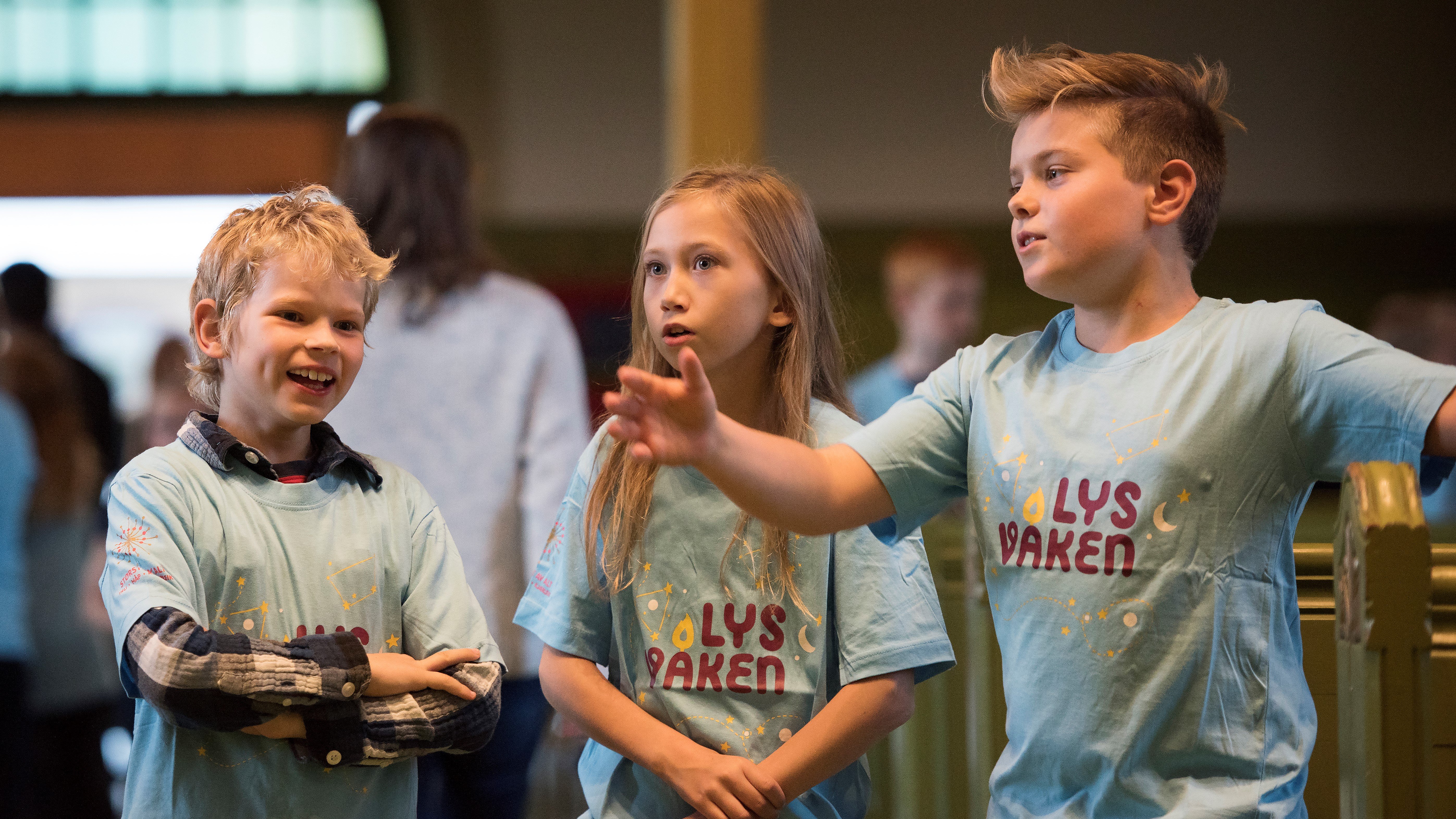 T-skjorter og ulike produkt med trusopplæringslogo kan du no kjøpe med rabatt i nettbutikken. Foto: Andreas Buarø/Den norske kyrkja