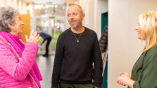 I Os kirke er det mange frivillige som selv gleder seg over å glede andre. (Foto: Ole Henrik Kongsvik)