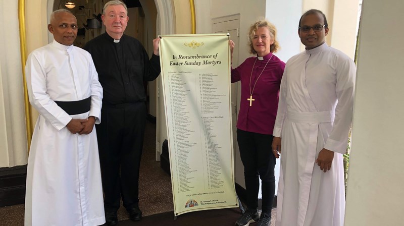 Biskopene Bernt Eidsvig og Kari Veiteberg i Sri Lanka i 2019. (Foto: Ukjent)