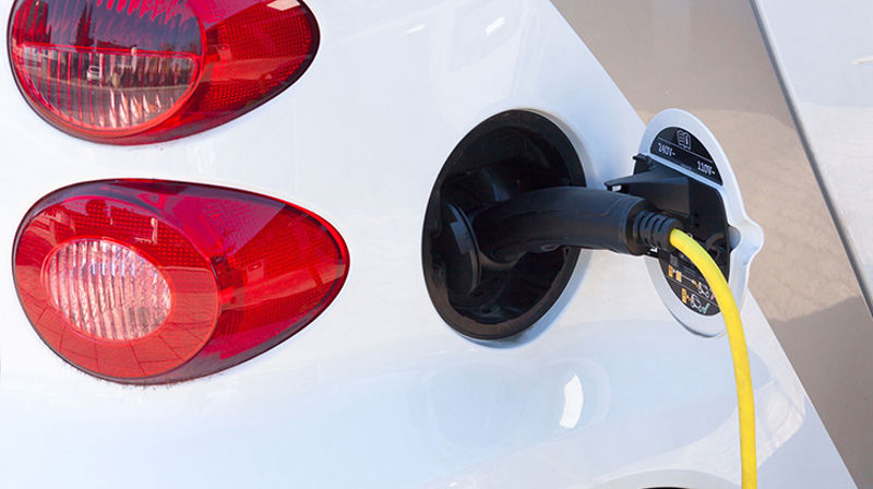 Privatbilmarkedet er på god vei elektrisk, nå er det på tide å få bedriftsbiler utslippsfrie. (Foto: Pixabay)