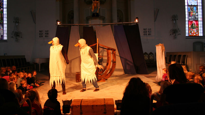 Frå framsyninga "Noahs ark" produsert av Dukkenikkerne - Barnas katedral/Nykirken - Bergen domkirke kyrkjelyd. Foto: Dag Kvarstein