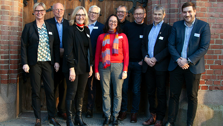 Medlemmene i arbeidsgruppen som arbeider med forholdet kirke-kommune: Anne Kristin Langeland, Jan Olav Olsen, Karl Johan Kirkebø, Randi Letmolie, Terje Wiik, Gunnar Tangvik og Aud Karin Hovi.