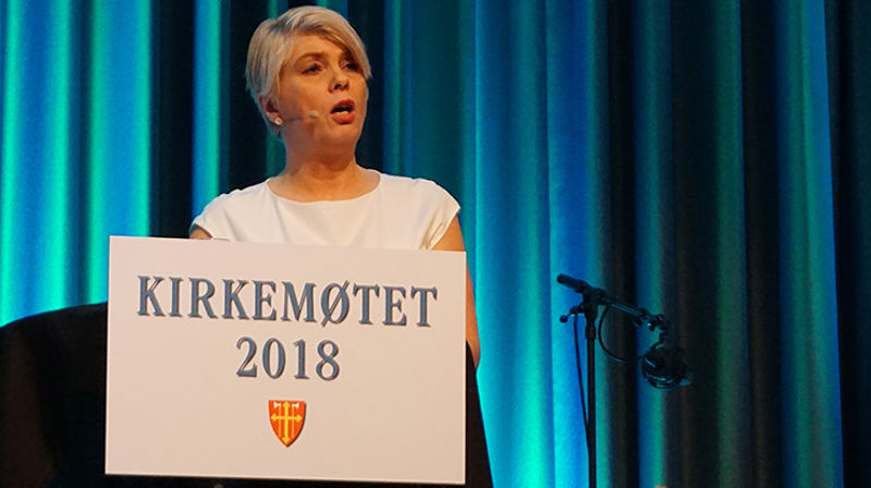 Leder i Kirkerådet, Kristin Gunleiksrud Raaum, talte ved åpningen av Kirkemøtet i Trondheim 11. april.