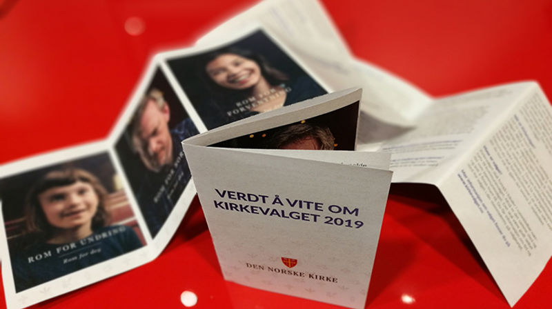 Slik skal flyeren Verdt å vite om Kirkevalget brettes, mal finner du nederst på siden. (Foto: Kirkerådet)