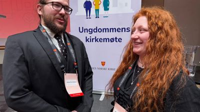 Rasmus Elias Myklebust og Henriette Bøe på Ungdommens kirkemøte. (Foto: Den norske kirke)