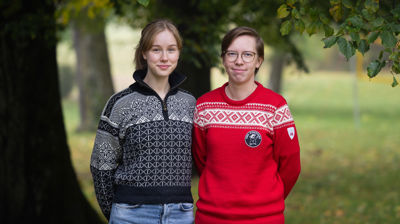 Malin Hegenscheidt Ørum og Mathea Axelsen Lie på UKM 2025. (Foto: Den norske kirke)