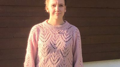 Annika Solheim frå Naustdal er den første som har gjennomført lærlingtida som barne- og ungdomsarbeidar i kyrkja . Foto: privat