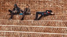 – Sosiale medier er blitt en måte å holde seg informert på, å holde kontakt og å holde sammen, sier Hedvig Montgomery (illustrasjonsfoto: Maria Teneva/Unsplash)