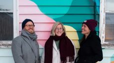 Arne Christian Konradsen, Maria Bjørdal og Ingrid Nyhus lager podcasten Kulturmisjonen. Foto: Ingvild Telle