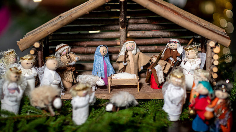 Julekrybben får gjerne stå framme både litt før julaften og noen dager inn i det nye året. (Foto: Bo Matisen)