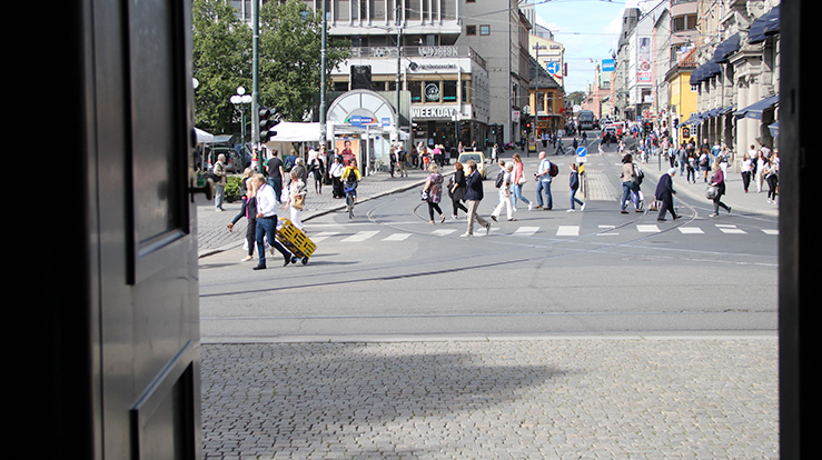 Gode nettsider gjør kirkedørens terskel lavere.
