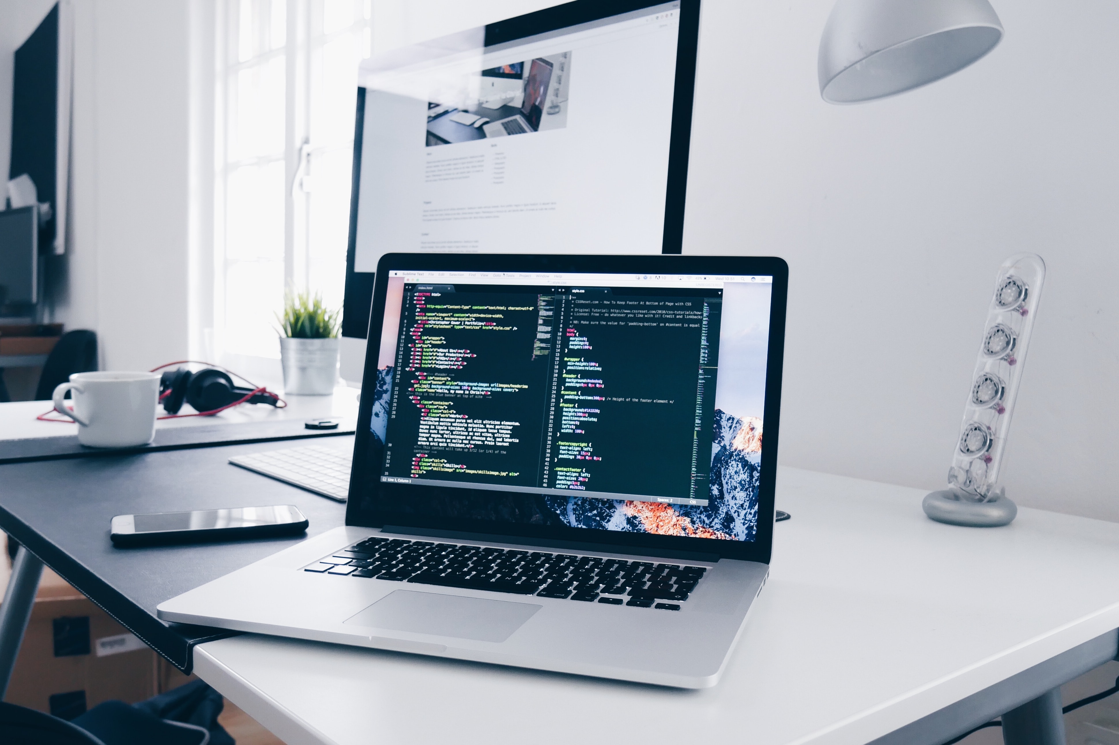 Foto Christopher Gower på Unsplash