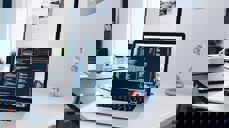 Foto Christopher Gower på Unsplash